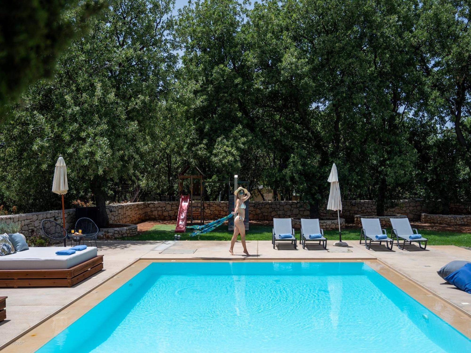 Villa Ellie - Heated Pool, Playground, Garden & Bbq! Vederoi Exterior foto