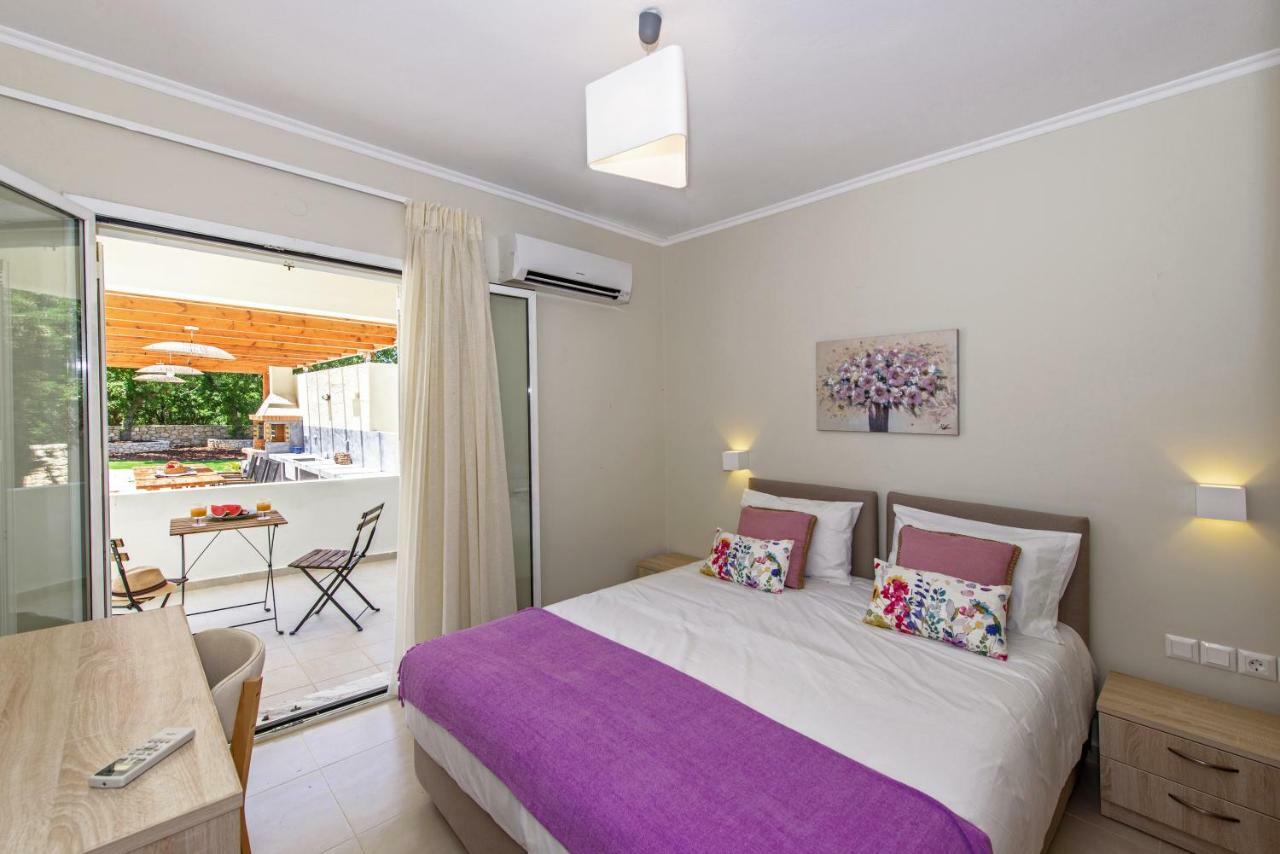 Villa Ellie - Heated Pool, Playground, Garden & Bbq! Vederoi Exterior foto
