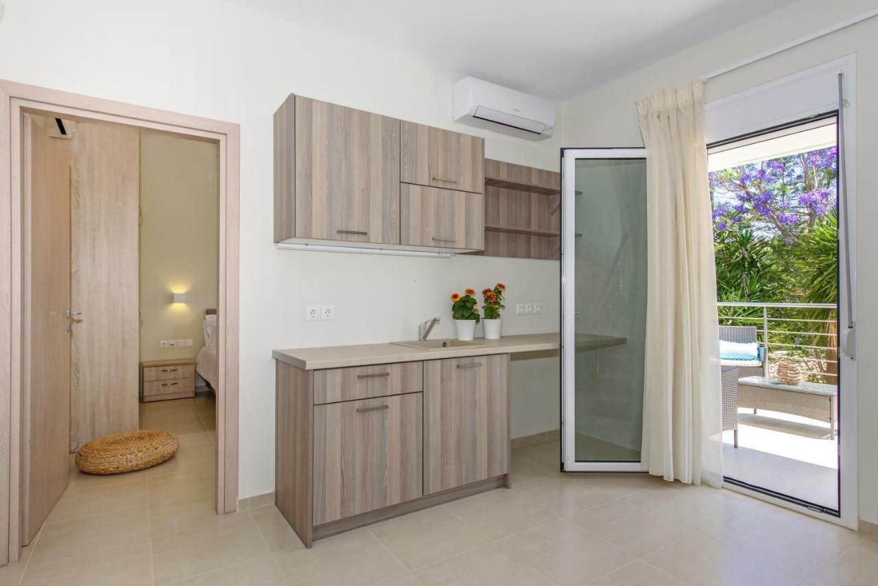 Villa Ellie - Heated Pool, Playground, Garden & Bbq! Vederoi Exterior foto